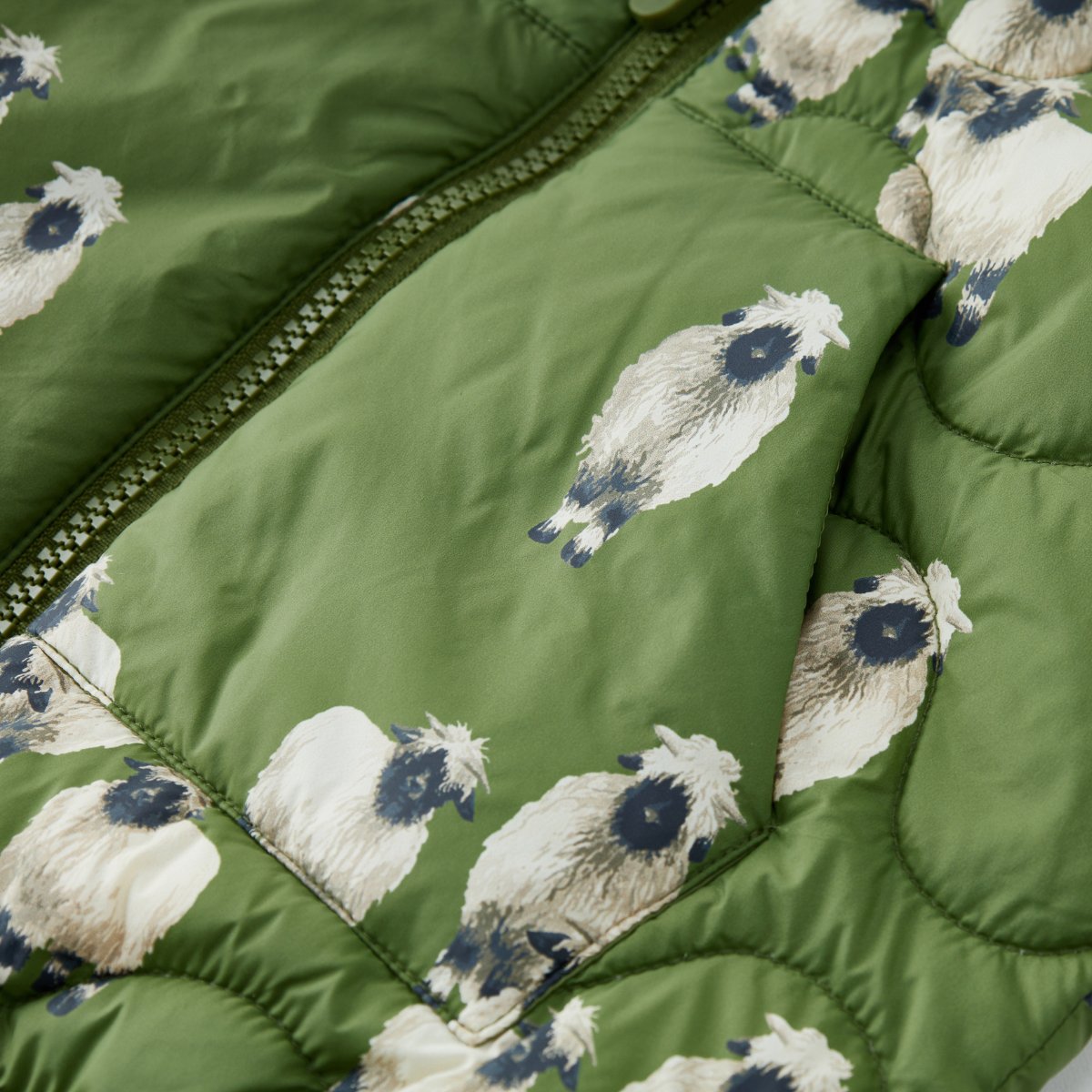 Valais Sheep Lightweight Down Hooded Jacket Pocket
