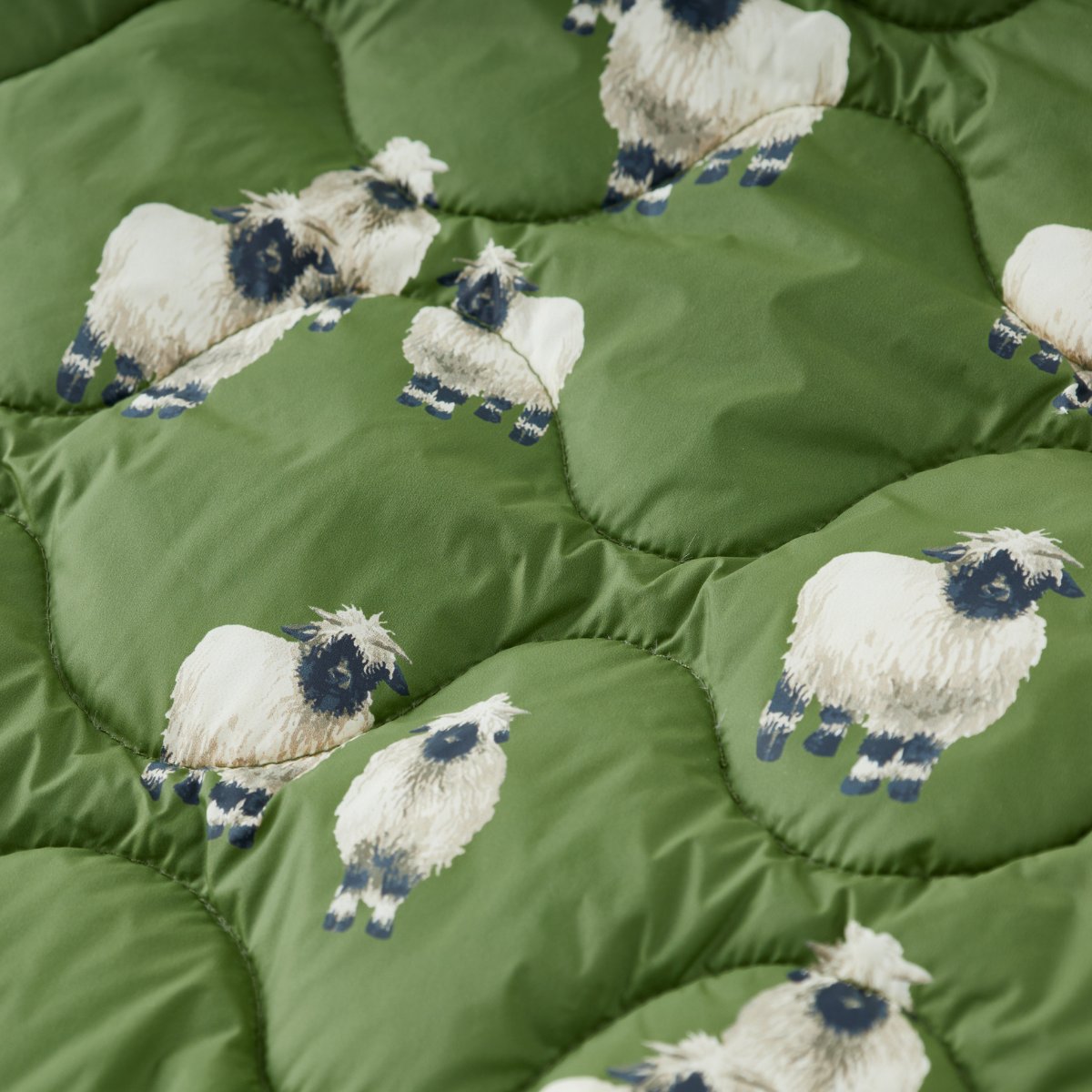 Valais Sheep Lightweight Down Hooded Jacket Quilting