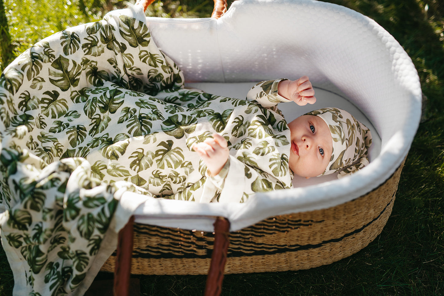 Island Leaf Cotton Stretch Newborn Gown & Hat Set